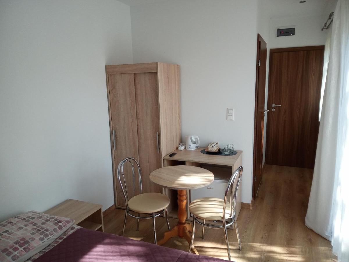 Aquila Pokoje Goscinne Mielno Exterior foto